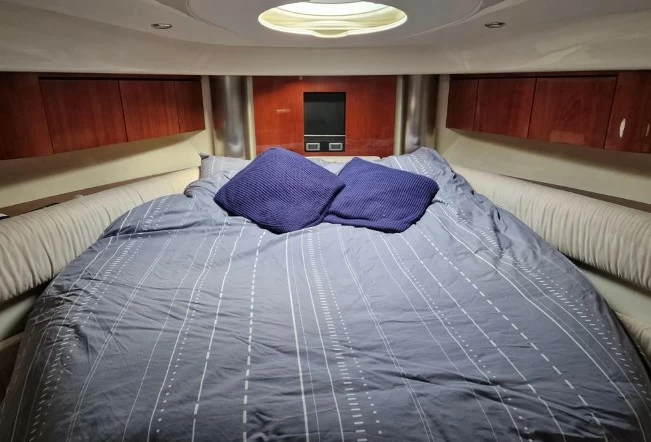 菲尔兰（Fairline）Targa40二手游艇卧室