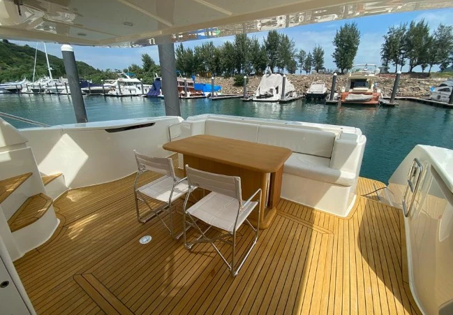 19米的法拉帝(Ferretti)650二手飞桥游艇