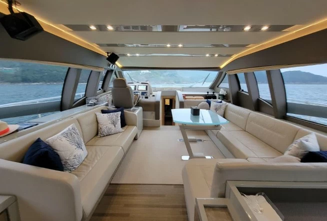 19米的法拉帝(Ferretti)650二手飞桥游艇沙龙