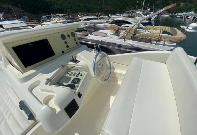 19米的法拉帝(Ferretti)650二手飞桥游艇价格139万美元