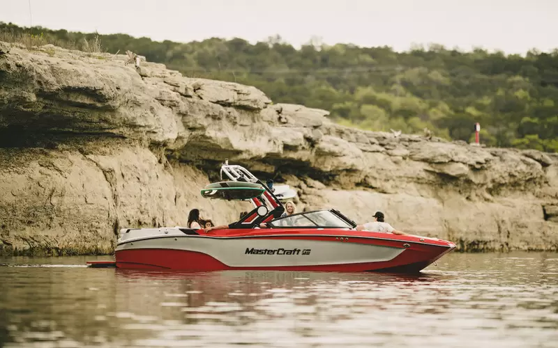 适合河流湖泊的小游艇：7米MasterCraft XT24滑水游艇