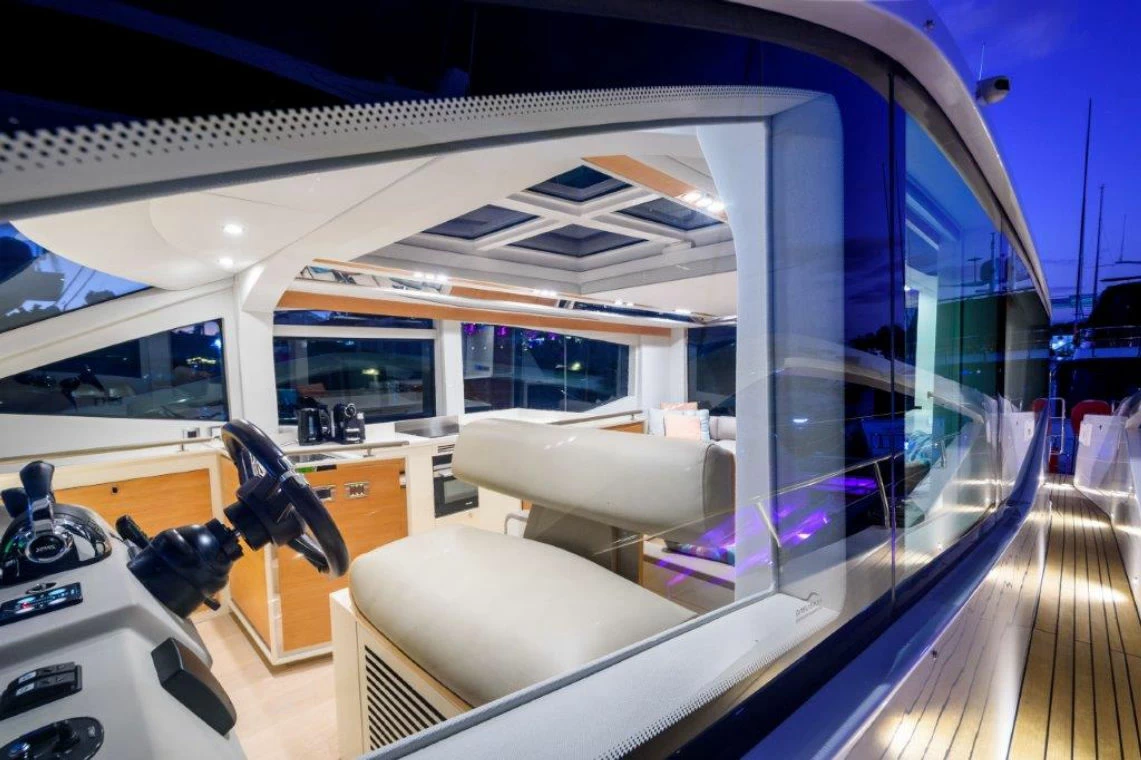 19米露玛瑞（Numarine）62Hardtop运动游艇价格为1400万元左右