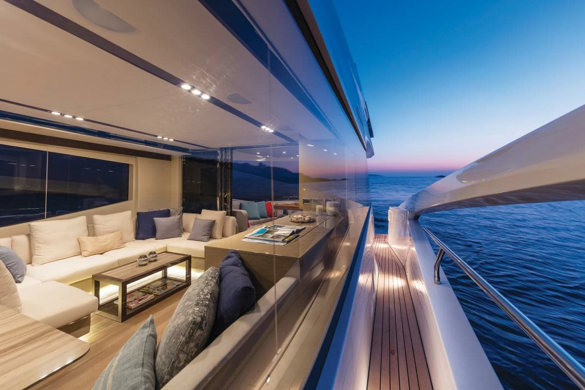 19米露玛瑞（Numarine）62Hardtop运动游艇价格1400万元