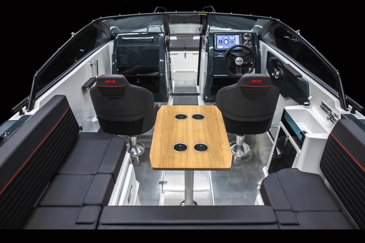 7米猎鹰（Falcon）BR8运动快艇座位区