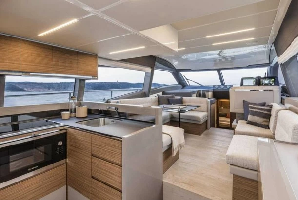 13米的法拉帝（Ferretti）450二手飞桥游艇沙龙