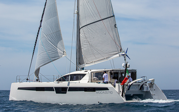 Comar Cat48双体帆船价格500万起 附图片参数