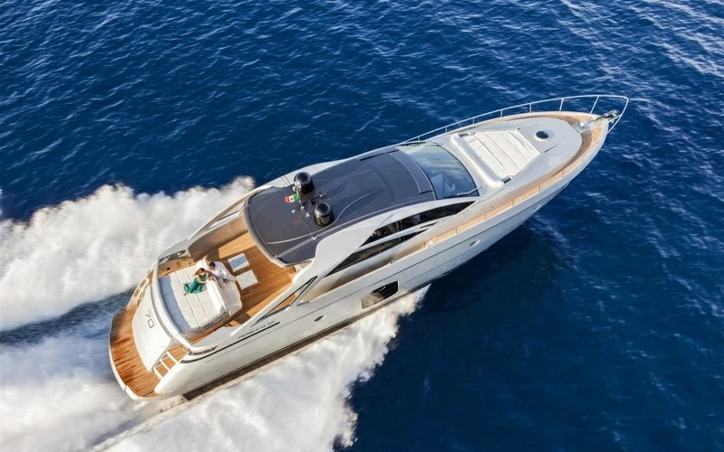 博星(Pershing)70豪华游艇