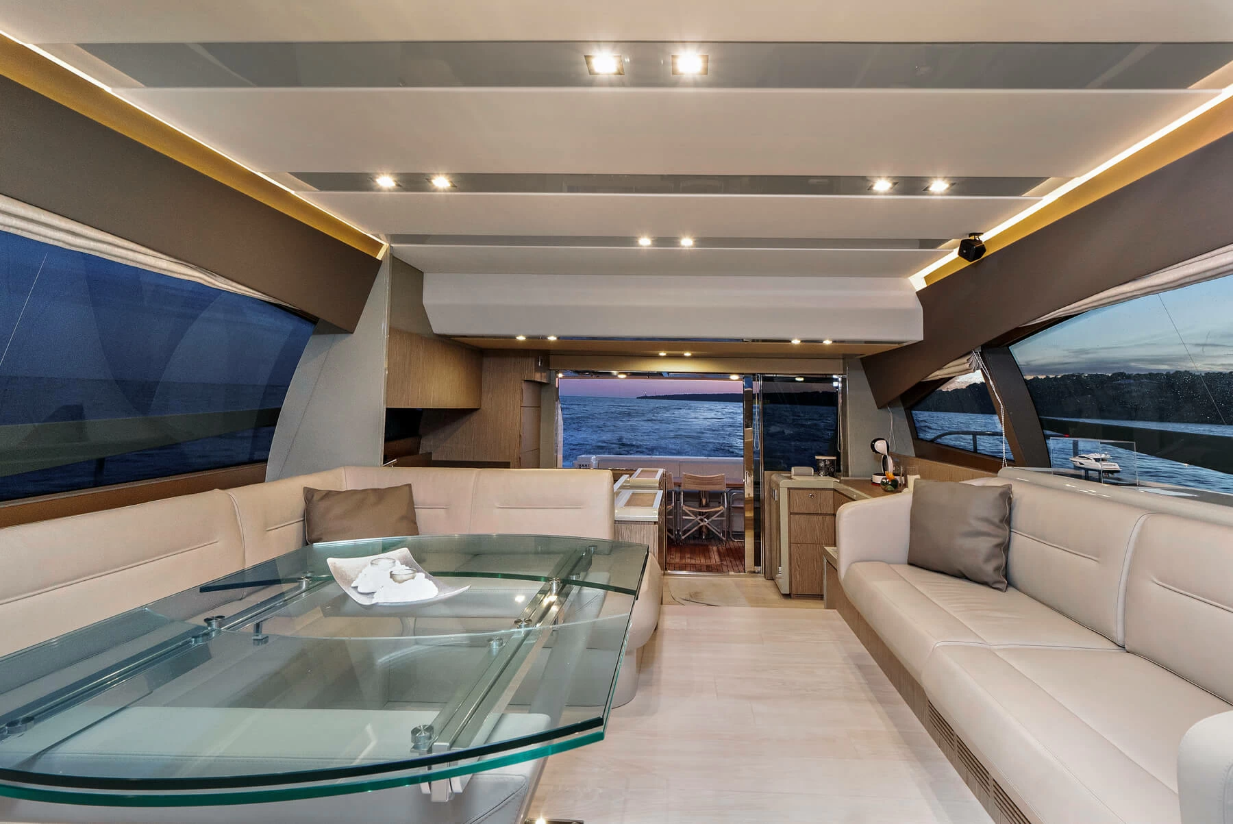 法拉帝（Ferretti）650飞桥游艇沙龙