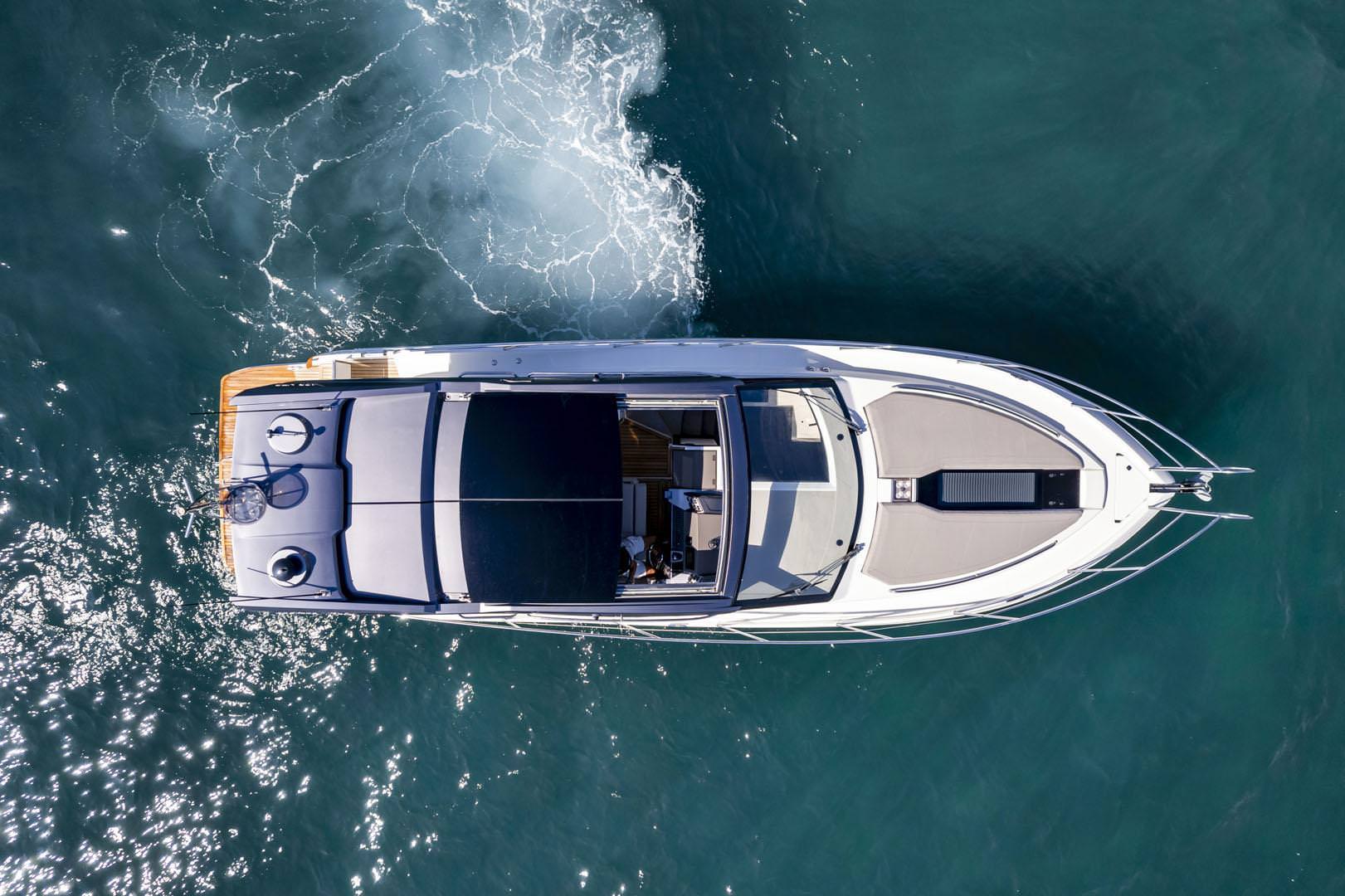 卡帝尔Galeon425HTS运动游艇 双舱双头快速巡航艇