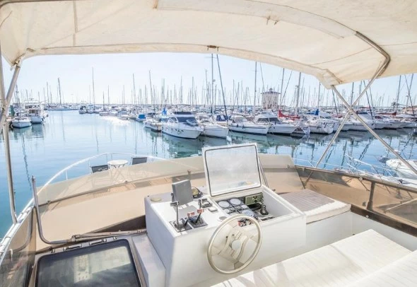 15米法拉帝(Ferretti)Altura52二手游艇飞桥区