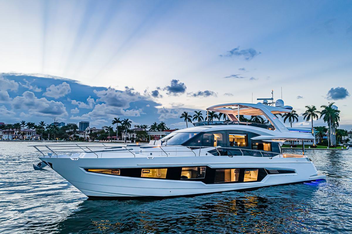 2500万游艇：卡帝尔(Galeon)680飞桥游艇 附参数图片