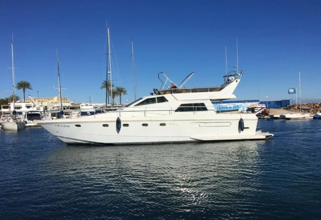 15米法拉帝(Ferretti)Altura52二手飞桥游艇价格70万元