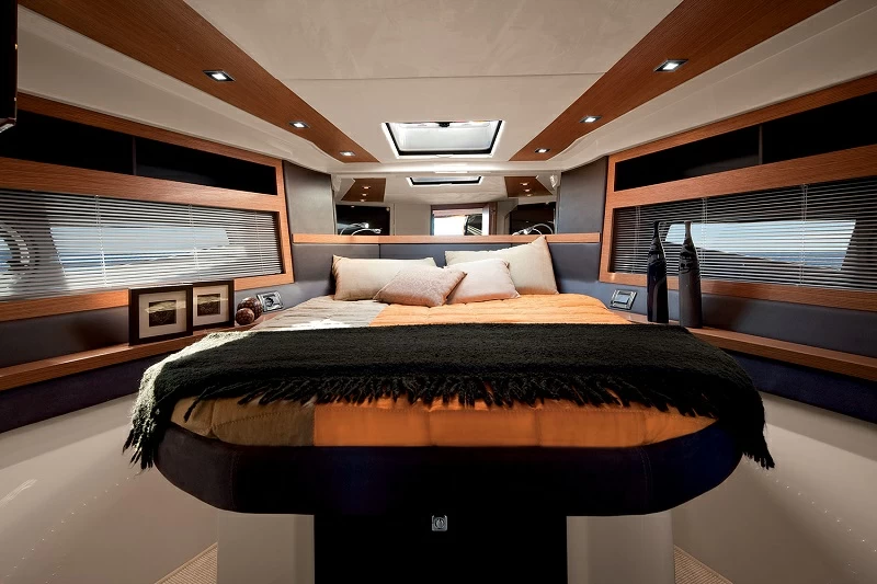 阿兹慕(Azimut)Atlantis38游艇卧室