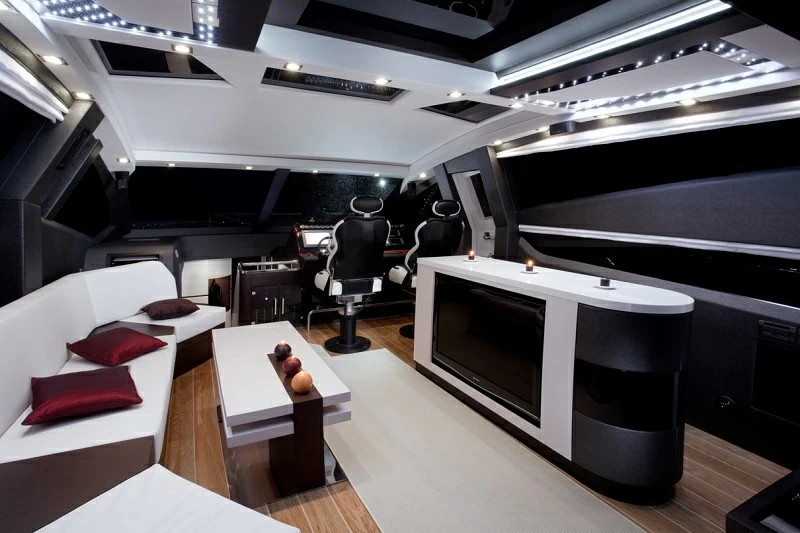 卡帝尔(Galeon)700Raptor运动游艇沙龙