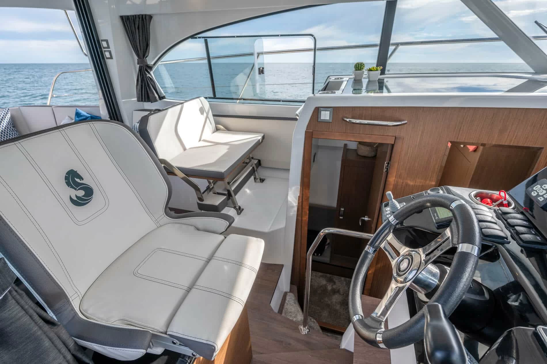 博纳多(Beneteau)安海仕11OB舷外快艇中控