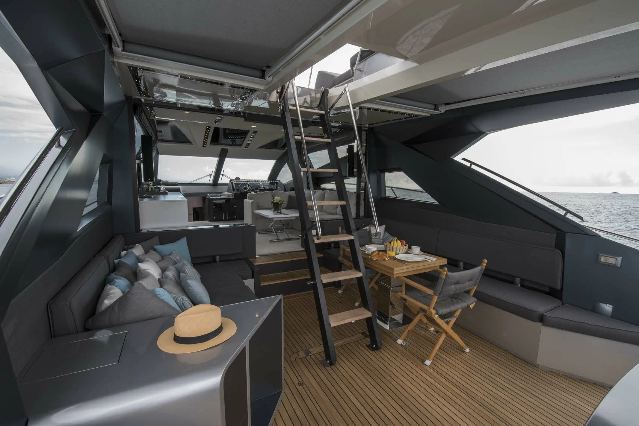 卡帝尔(Galeon)700Raptor运动游艇沙龙