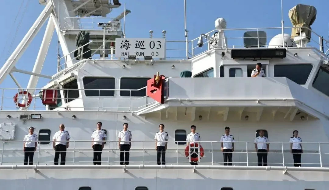 海南海事局“海巡03”轮启航西沙 执行五一海上巡航任务
