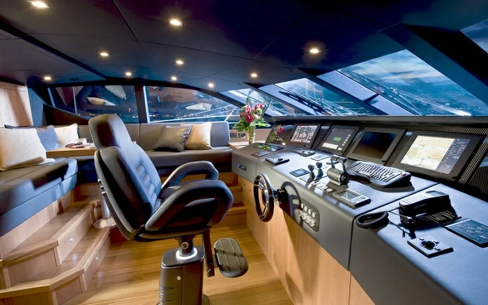 圣汐克（Sunseeker）115超级游艇中控