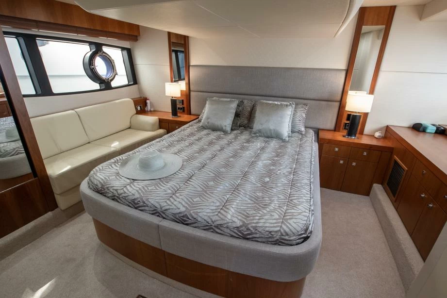 圣汐克(Sunseeker)Predator53运动游艇主卧