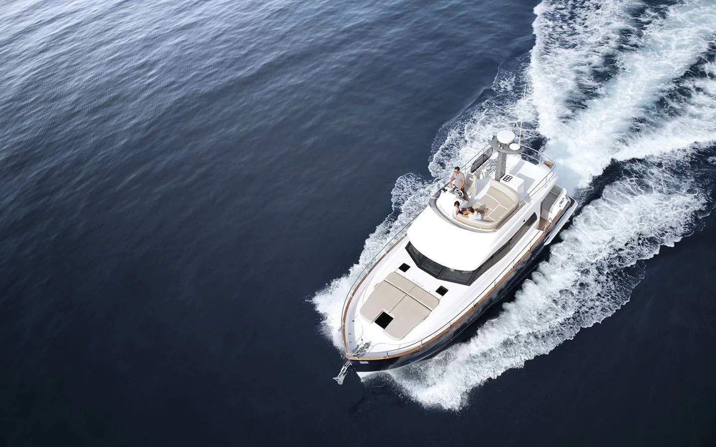阿兹慕(Azimut)Magellano43飞桥游艇