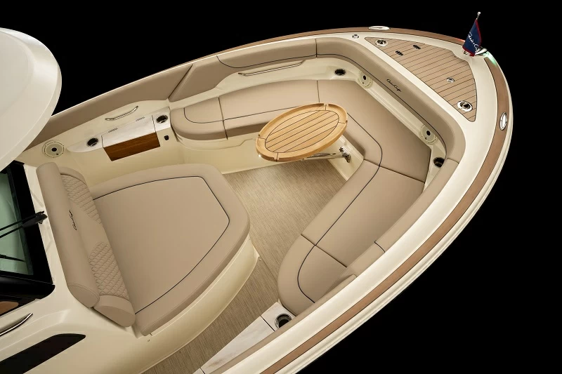 克里斯(Chris-Craft)Catalina28小型钓鱼艇前甲板