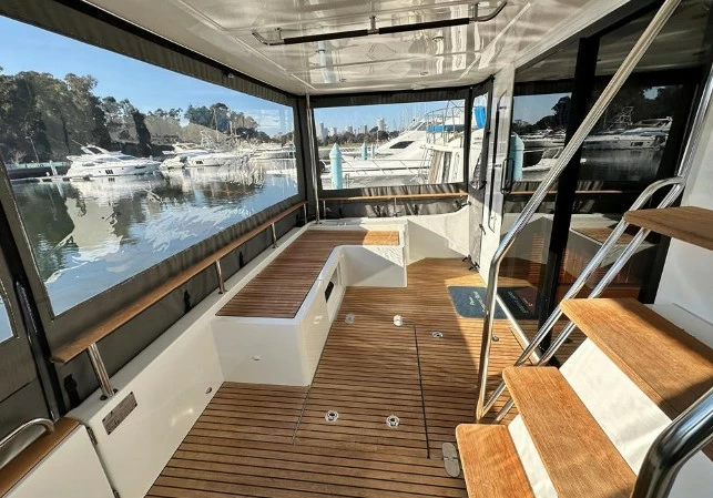 15米博纳多(Beneteau)思乐50二手豪华游艇船艉甲板
