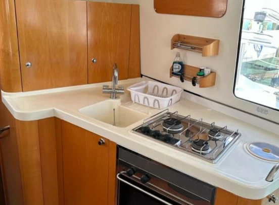 枫丹白露(Fountaine Pajot)Mahe36双体帆船厨房