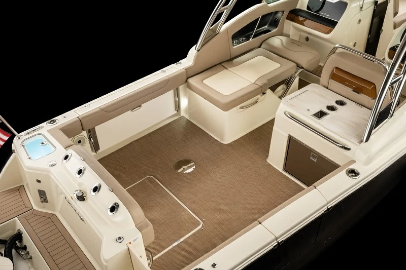克里斯(Chris-Craft)Calypso28运动快艇主甲板区