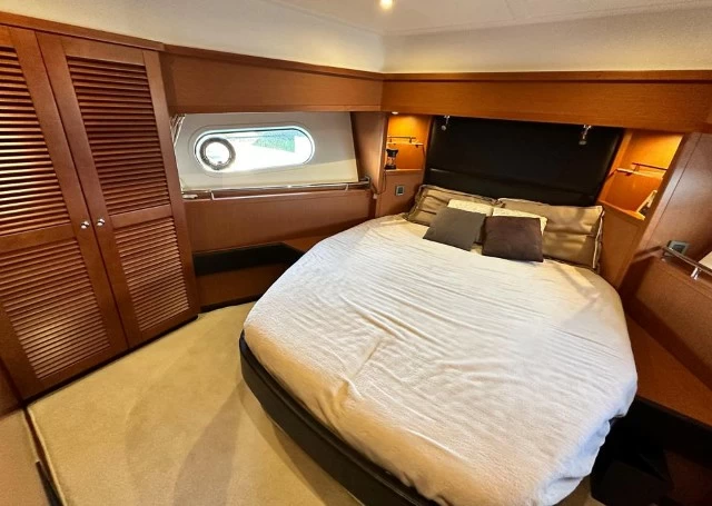 15米博纳多(Beneteau)思乐50二手豪华游艇客舱