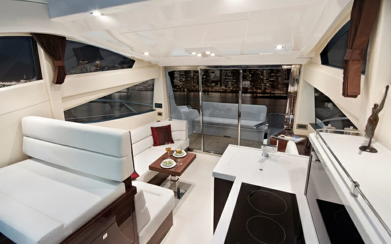 卡帝尔（Galeon）390HTC运动游艇沙龙