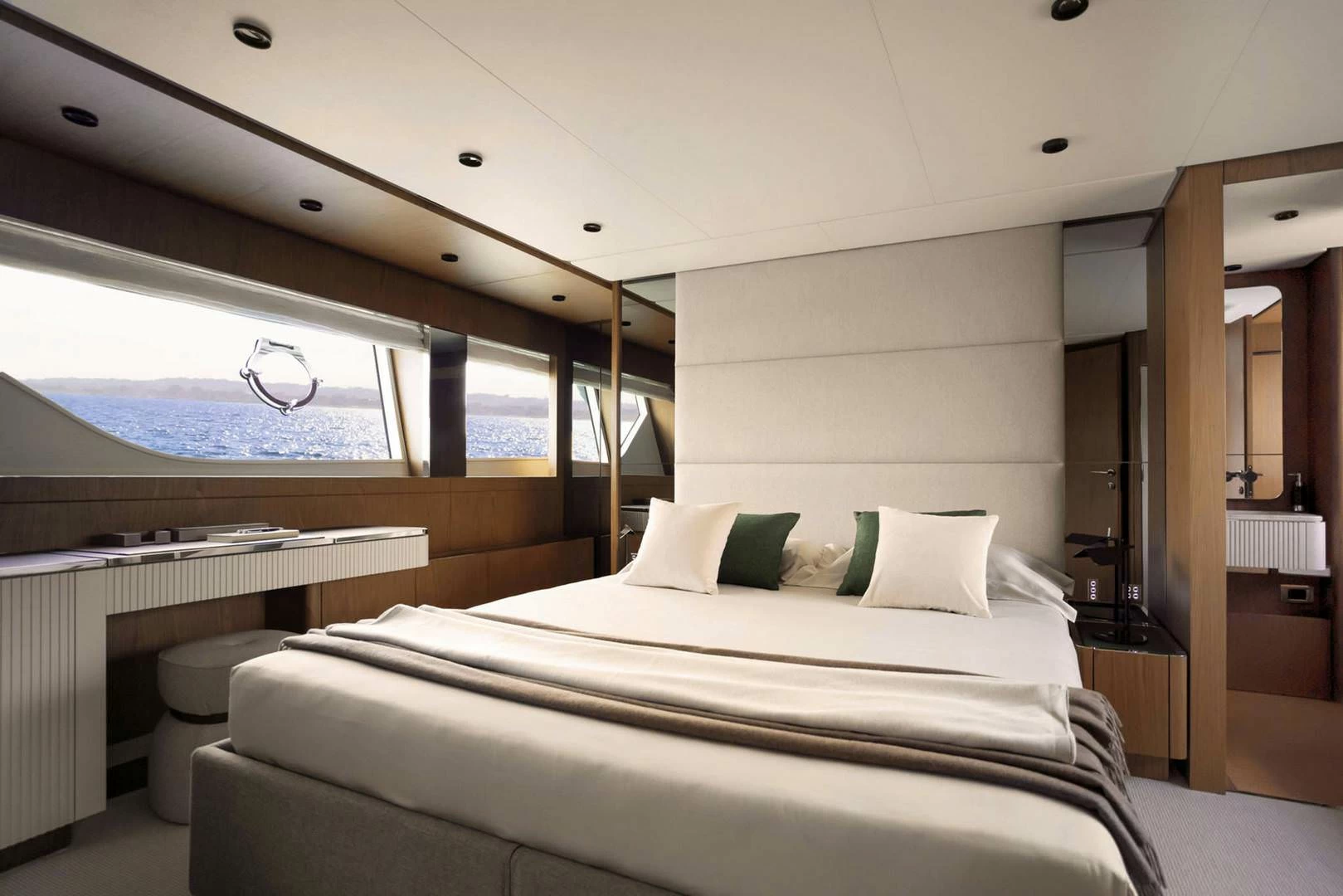 法拉帝（Ferretti）780豪华飞桥游艇卧室