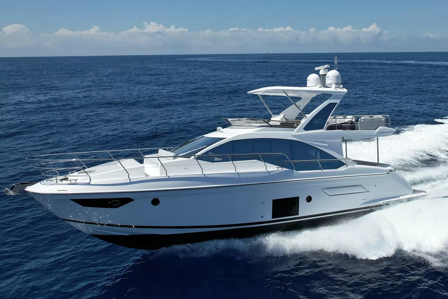 1000万元左右的豪华游艇分享：阿兹慕Azimut50飞桥游艇