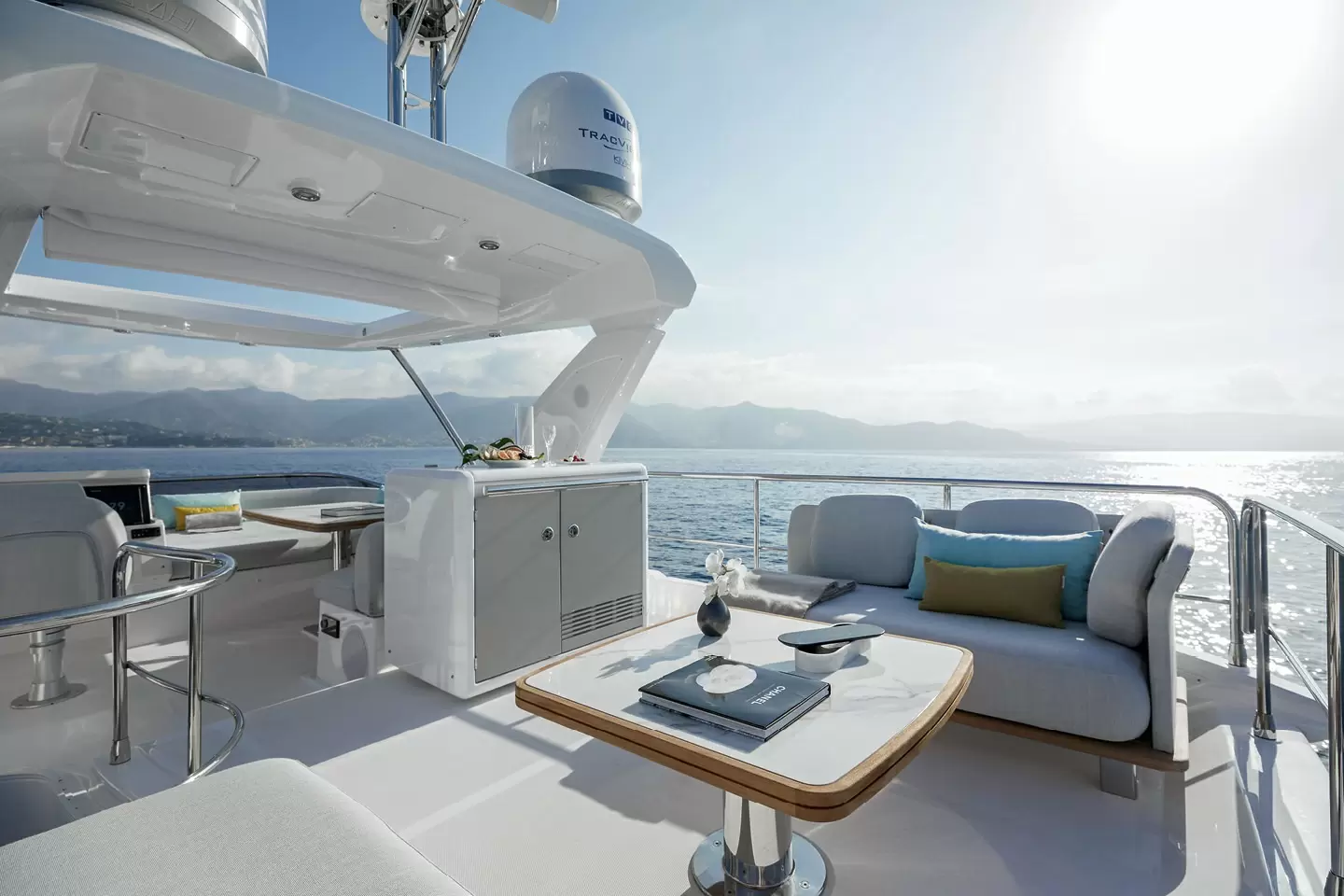 阿兹慕（Azimut）50游艇飞桥区