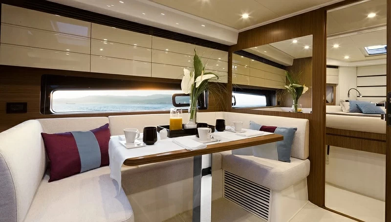 阿兹慕(Azimut)Atlantis43运动游艇沙龙