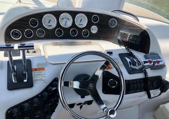 克里斯(Chris Craft)328Express二手巡航游艇中控
