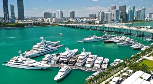 MarineMax游艇经销商第二财季利润受市场挑战影响下滑