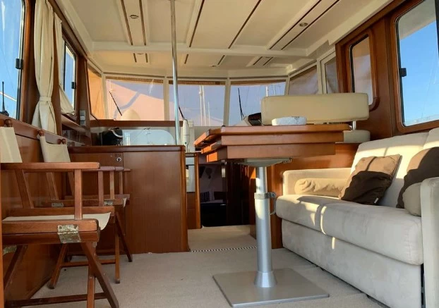 11米博纳多（Beneteau）思乐34二手游艇驾驶舱