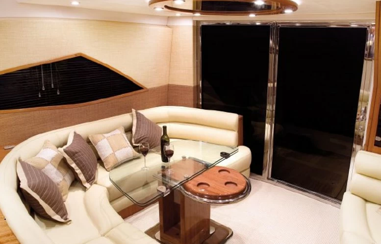 卡帝尔（Galeon）530飞桥游艇沙龙