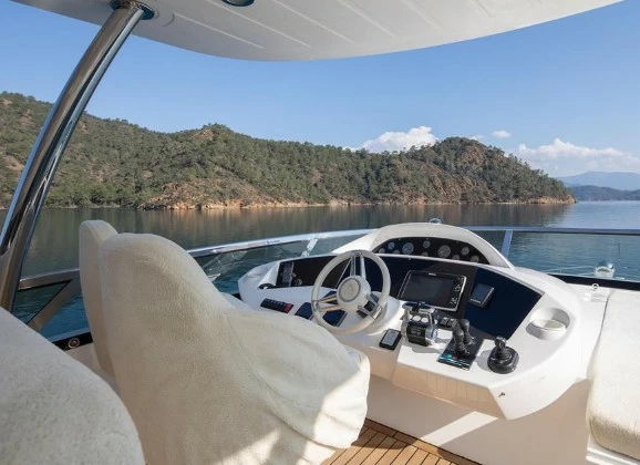 圣汐克（Sunseeker）Predator80二手游艇中控