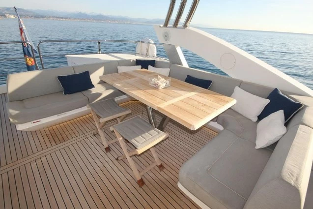 圣汐克（Sunseeker）75二手飞桥游艇