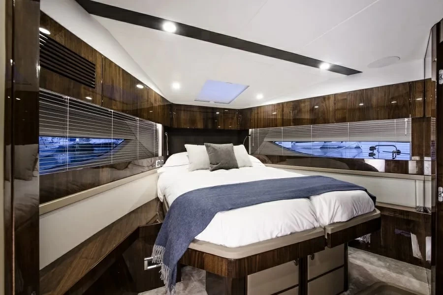 14米菲尔兰（Fairline）Targa45GT豪华运动游艇客舱