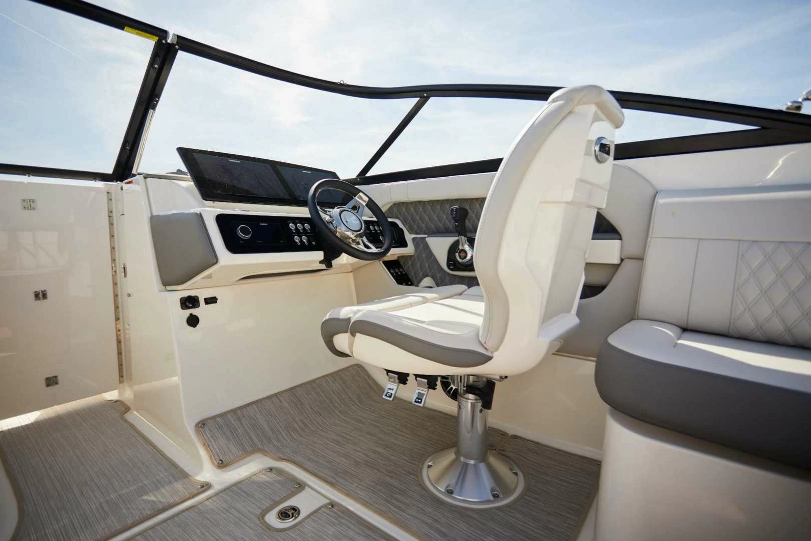 希瑞(SeaRay)250SLX运动游艇中控