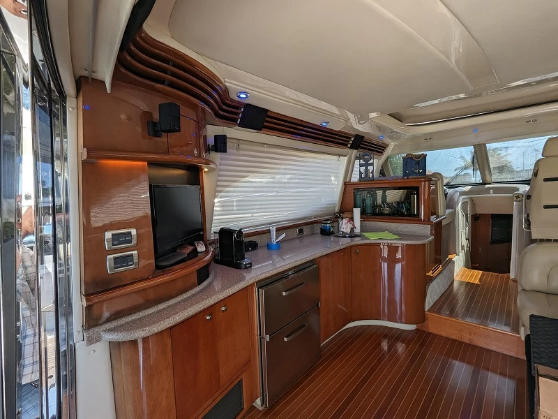 希瑞(SeaRay)560SedanBridge飞桥游艇厨房