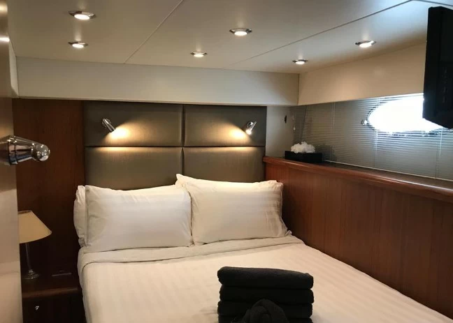 圣汐克（Sunseeker）Portofino53游艇卧室