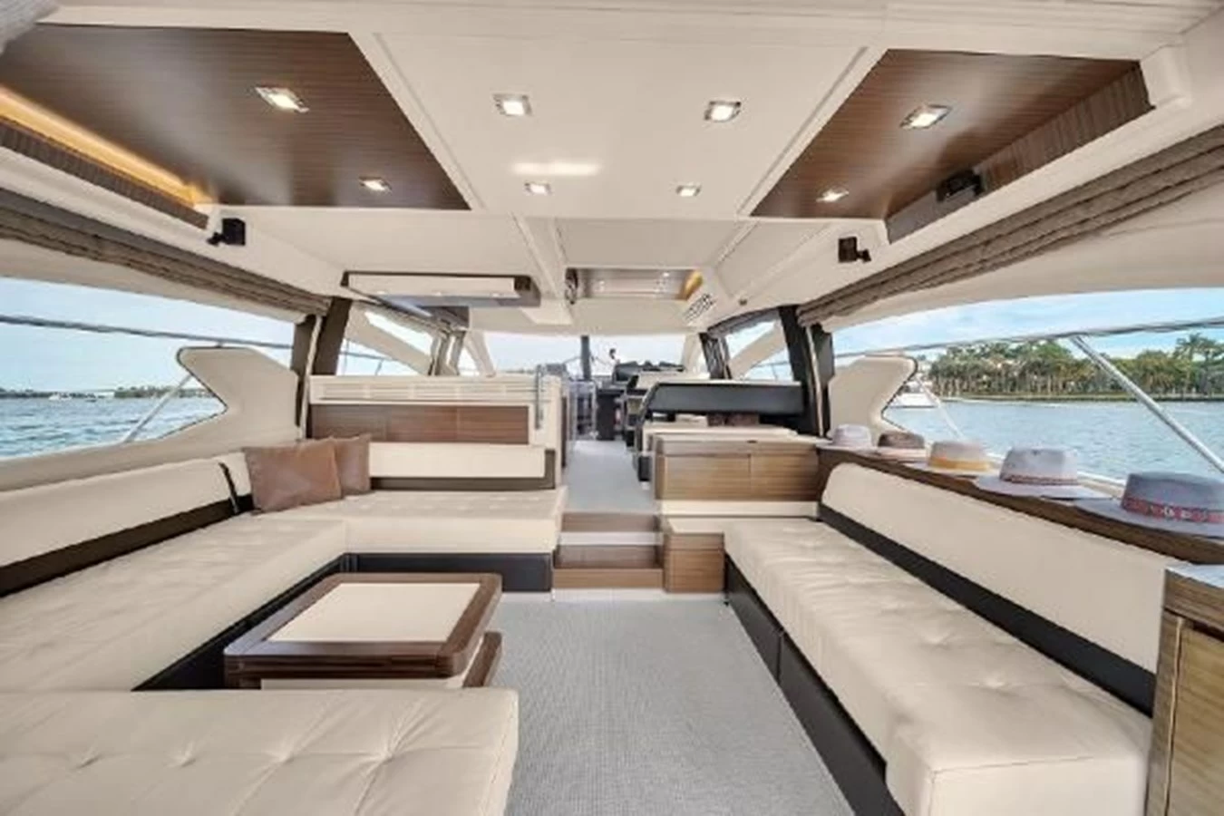 阿兹慕（Azimut）64豪华飞桥游艇沙龙