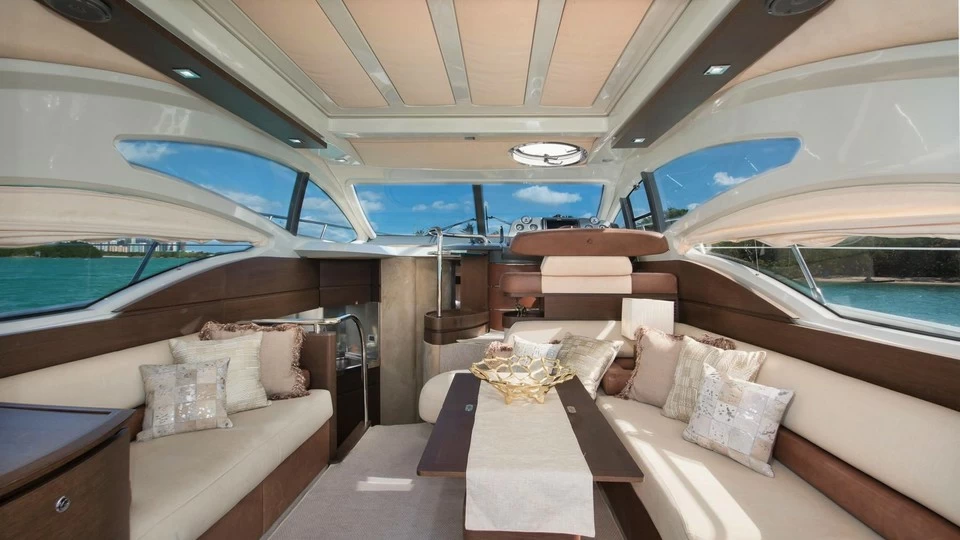 阿兹慕（Azimut）43S运动游艇沙龙