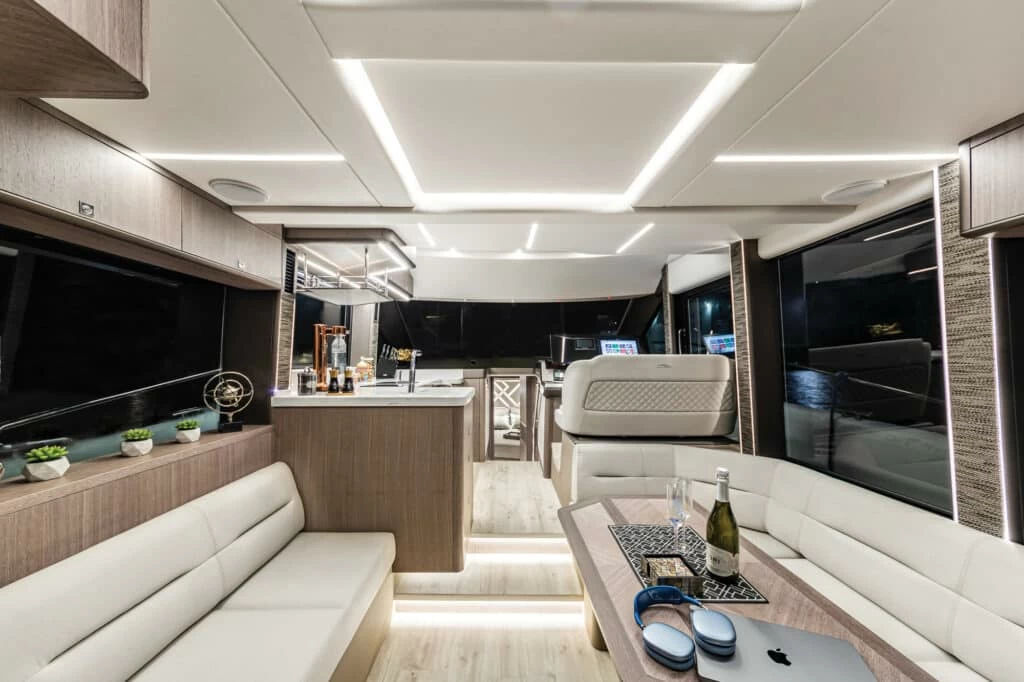 卡帝尔(Galeon)440飞桥游艇沙龙
