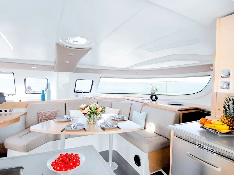 12米枫丹白露（Fountaine Pajot）Lipari41双体帆船沙龙区