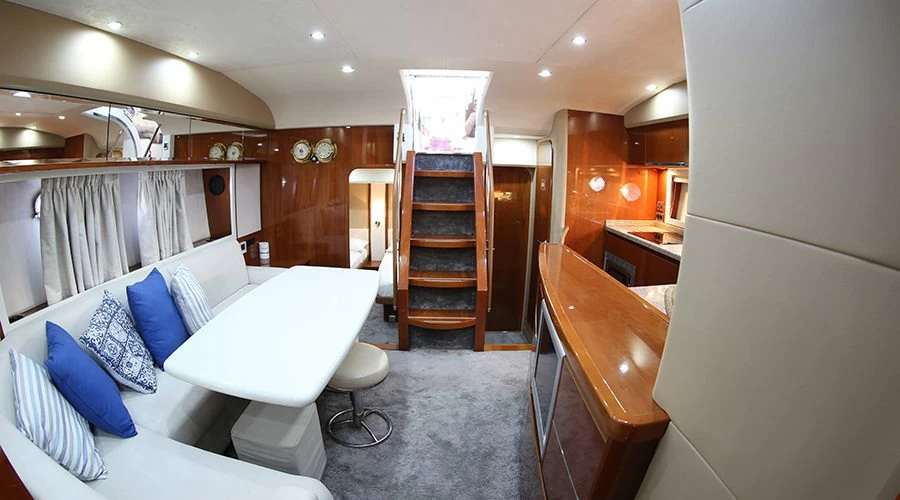 公主(Princess)V53中型运动游艇沙龙