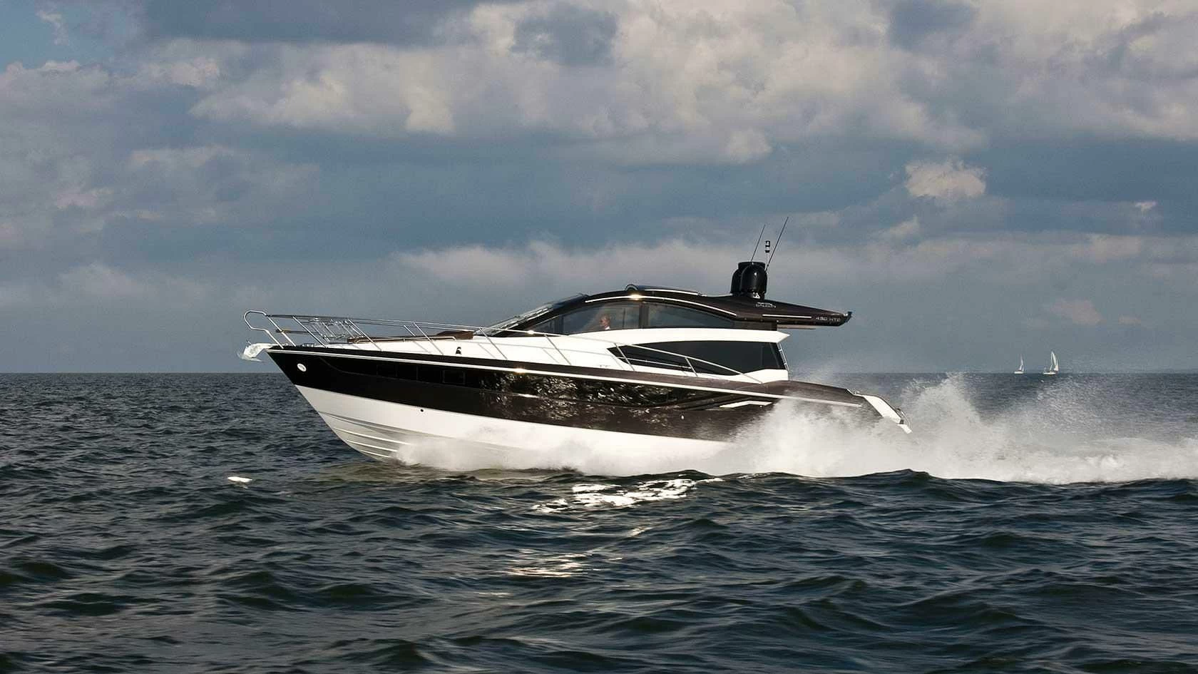 卡帝尔(Galeon)430HTC私人运动游艇